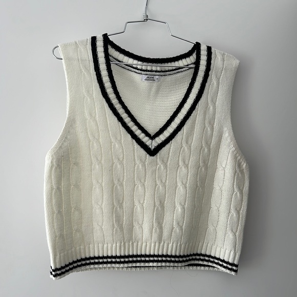 Cropped vest - Picture 1 of 2